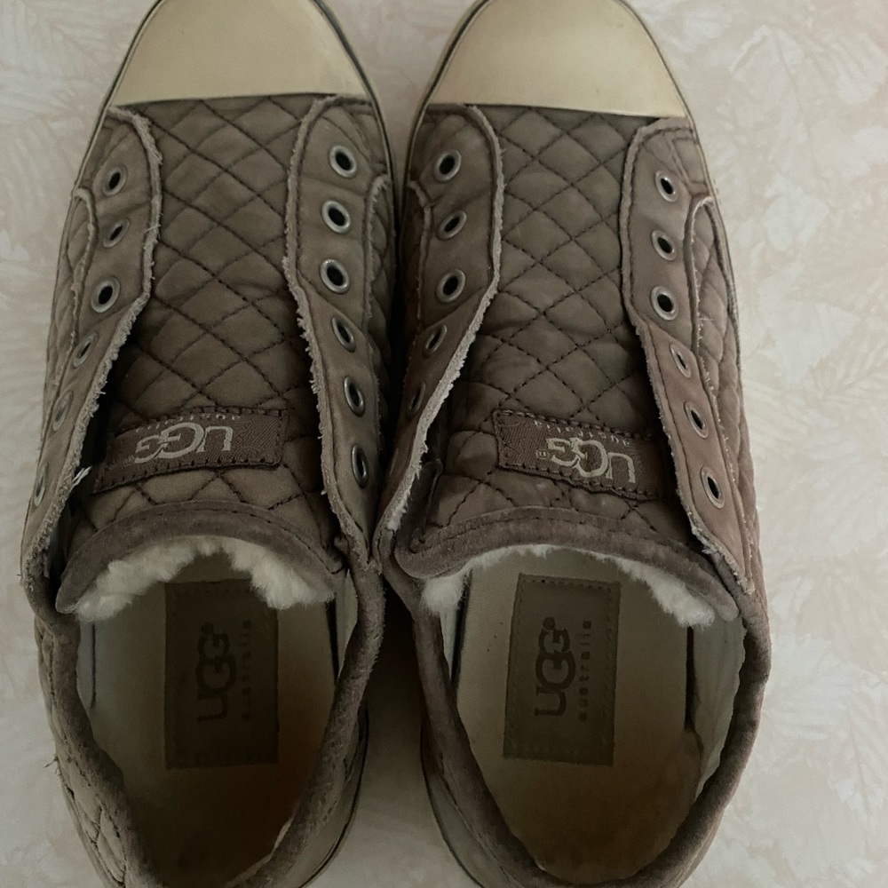 Ugg sneakers with fur inside